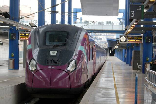 El primer Avant gratuït de reforç entre Lleida i Barcelona surt 1,5 hores tard i amb una ocupació de només 3%