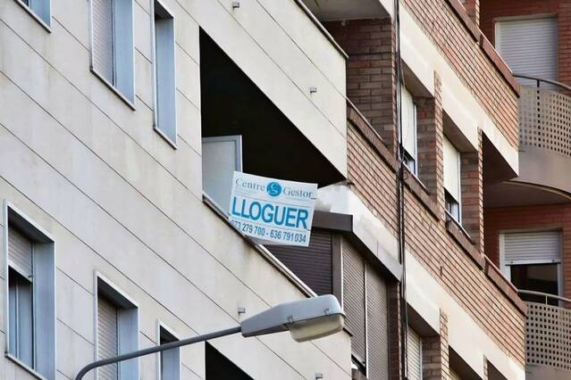 El salari mínim es queda curt per llogar un terç dels pisos a Lleida: resulta pràcticament impossible allotjar-se per menys de 500 euros