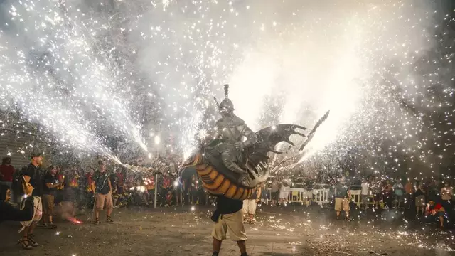 Els carrers d’Artesa de Lleida s’il·luminen amb el Festival Enceses