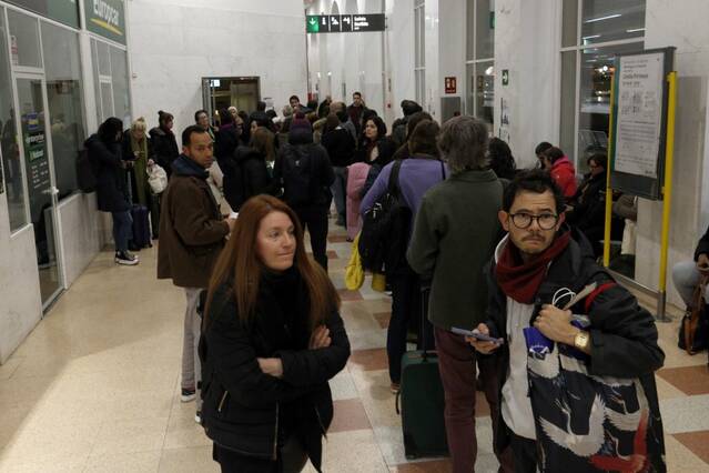 Els sindicats majoritaris desconvoquen la vaga de ferrocarril