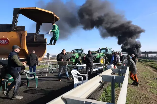 Els tractors prenen les carreteres contra els acords entre la UE i Mercosur
