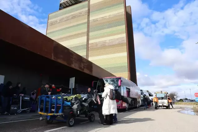 Els turistes a l’aeroport d’Alguaire cauen de 26.367 a 1.581