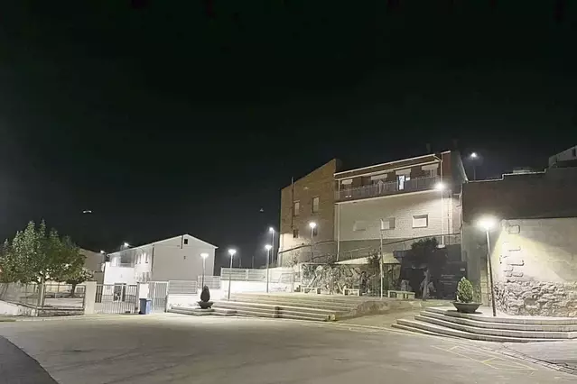 Enllumenat amb led i llum regulable que estalvia energia a Montoliu de Lleida