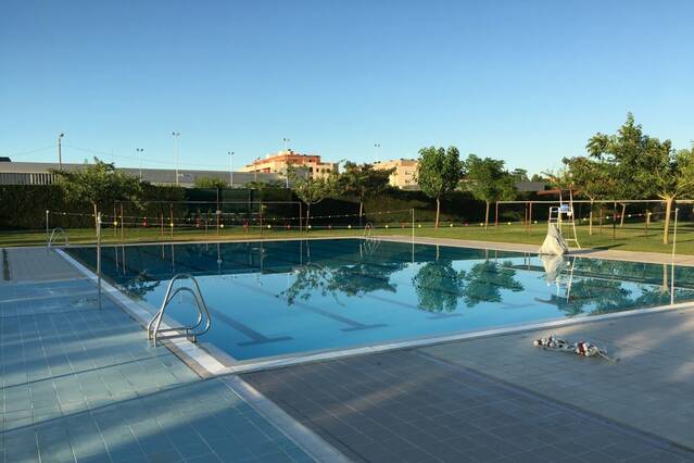 Excrements a les piscines d'Alcarràs obliga al tancament temporal