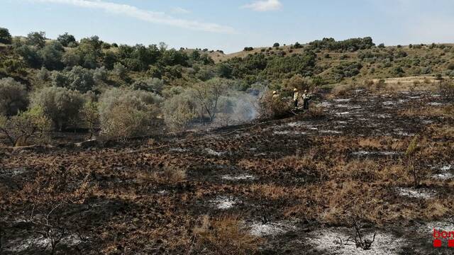 Incendi en una nau agrícola d’Alfarràs
