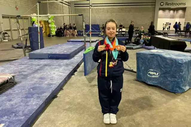 La gimnasta lleidatana Àngela Mora torna dels EUA amb cinc medalles