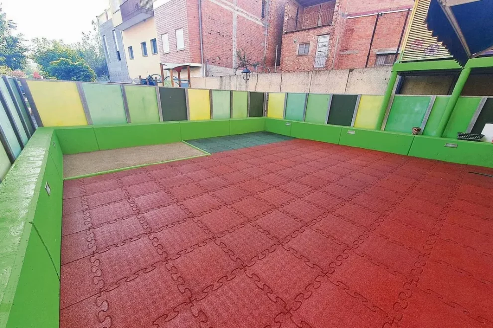 La Granja d'Escarp renova el pati de la llar d’infants El Niu
