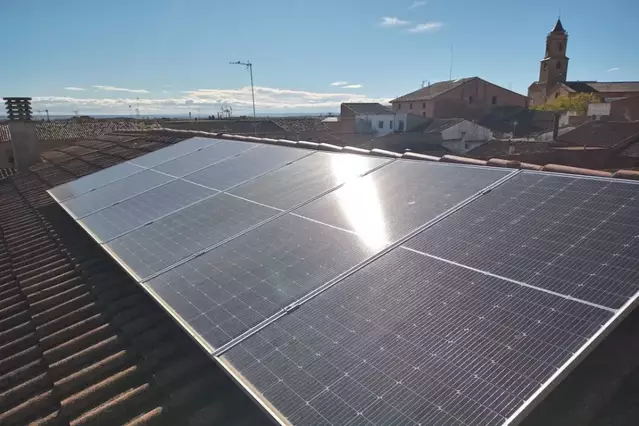 La potència solar d’habitatges i empreses de Lleida ja supera la de les centrals del Segre