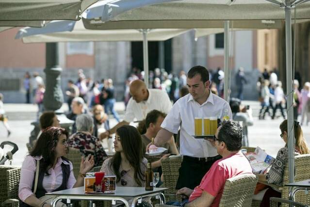 La temporada estival empeny el mercat laboral lleidatà, que suma 7.800 ocupats