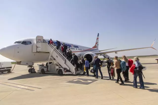 L'aeroport de Lleida - Alguaire tanca els vols d’hivern amb 1.754 esquiadors