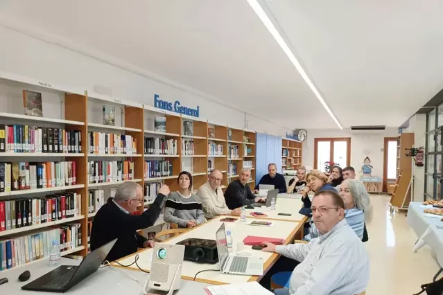 Larves d’insectes, matèria primera per alimentar bestiar