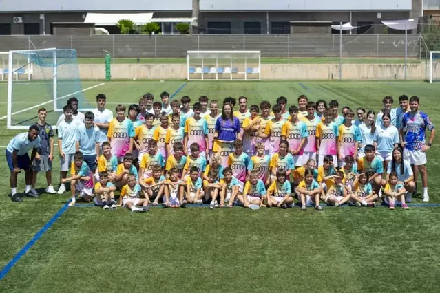 Laura Martí, portera de l’Eibar, visita el Campus Xavi Estrada