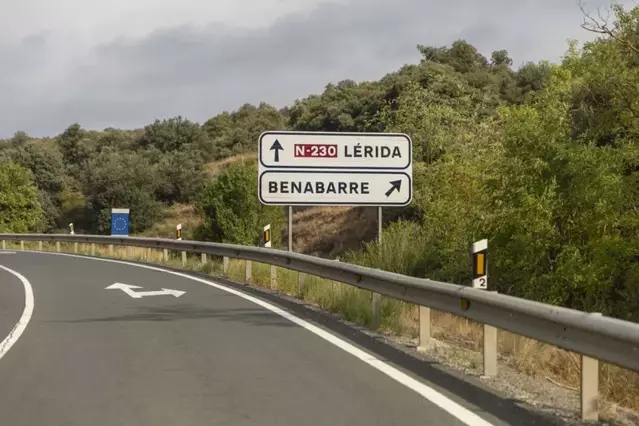 'Lérida' en senyals de carreteres de l'Estat a Osca, fins i tot en cartells nous
