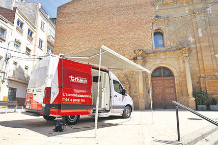 Les oficines mòbils d’atenció veïnal de la Generalitat visitaran 63 municipis de Lleida