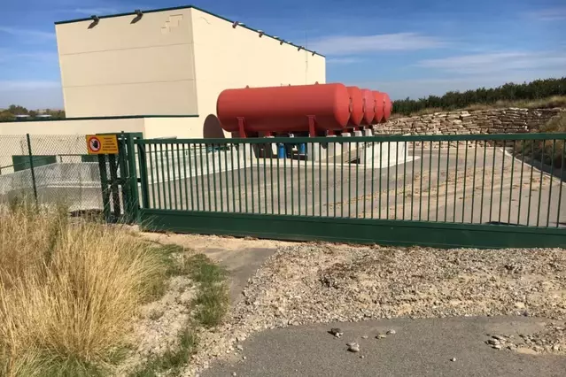 Línia elèctrica soterrada per una zepa