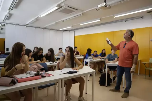 Lleida registra una calor mai vista el mes de maig que converteix les aules en saunes