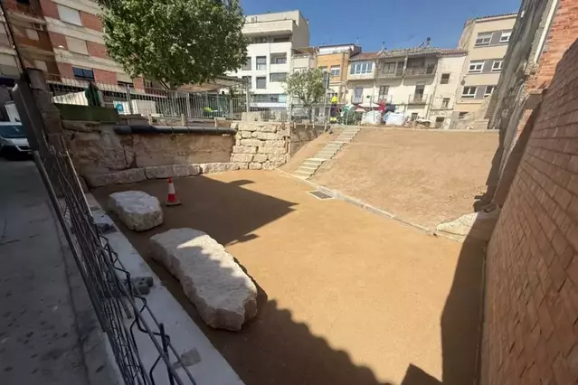 Llesta la plaça Major d'Alcarràs per connectar amb el carrer de Baix
