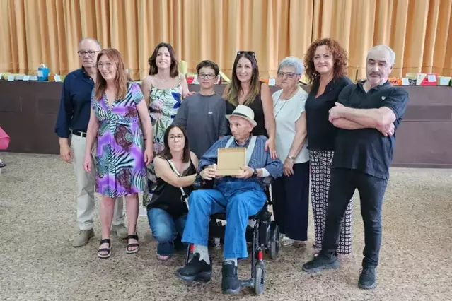 Massalcoreig ret homenatge als veïns que fan 85 anys