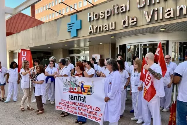 Més de 600 auxiliars sanitaris esperen la pujada salarial pactada