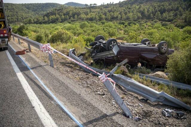 Nou ferits, un de crític, en bolcar una furgoneta a la C-12 a Maials