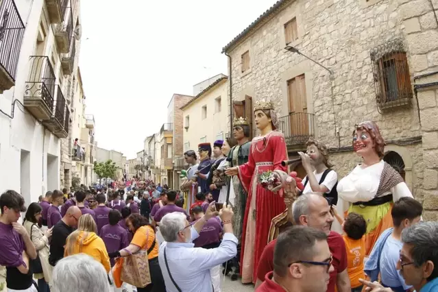 Primavera Cultural amb la 22a Plantada de Gegants, teatre i concerts