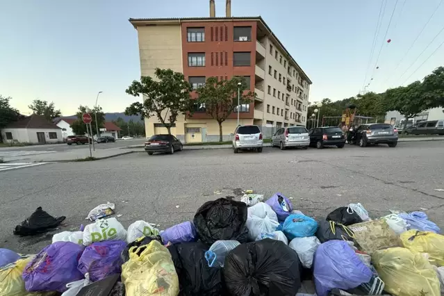 Quatre de cada 10 lleidatans ja tiren la brossa en contenidors amb clau o porta a porta