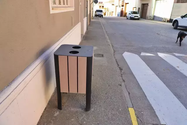 Reclamen papereres en carrers dels Alamús i el consistori no les col·locarà