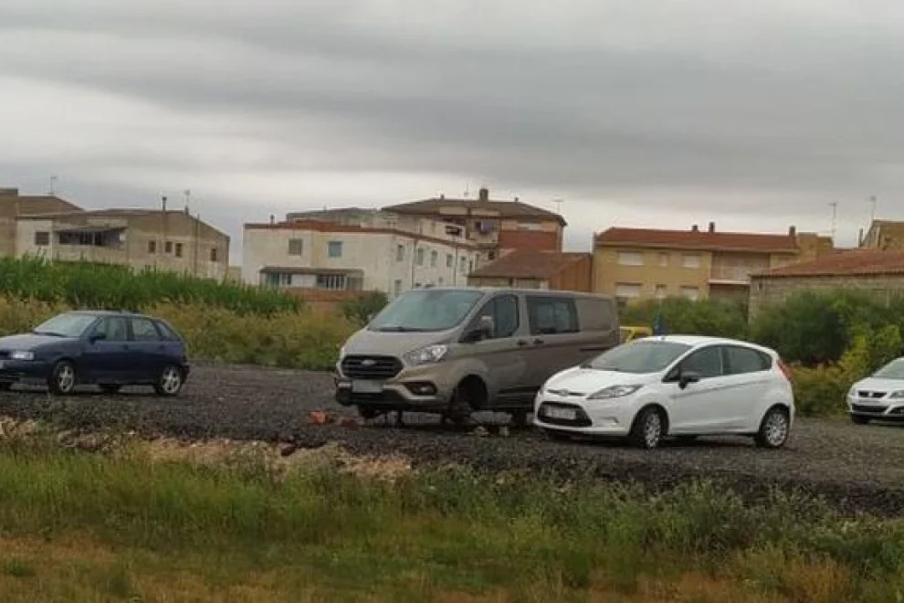 Roben les quatre rodes d’una furgoneta a la Granja d’Escarp