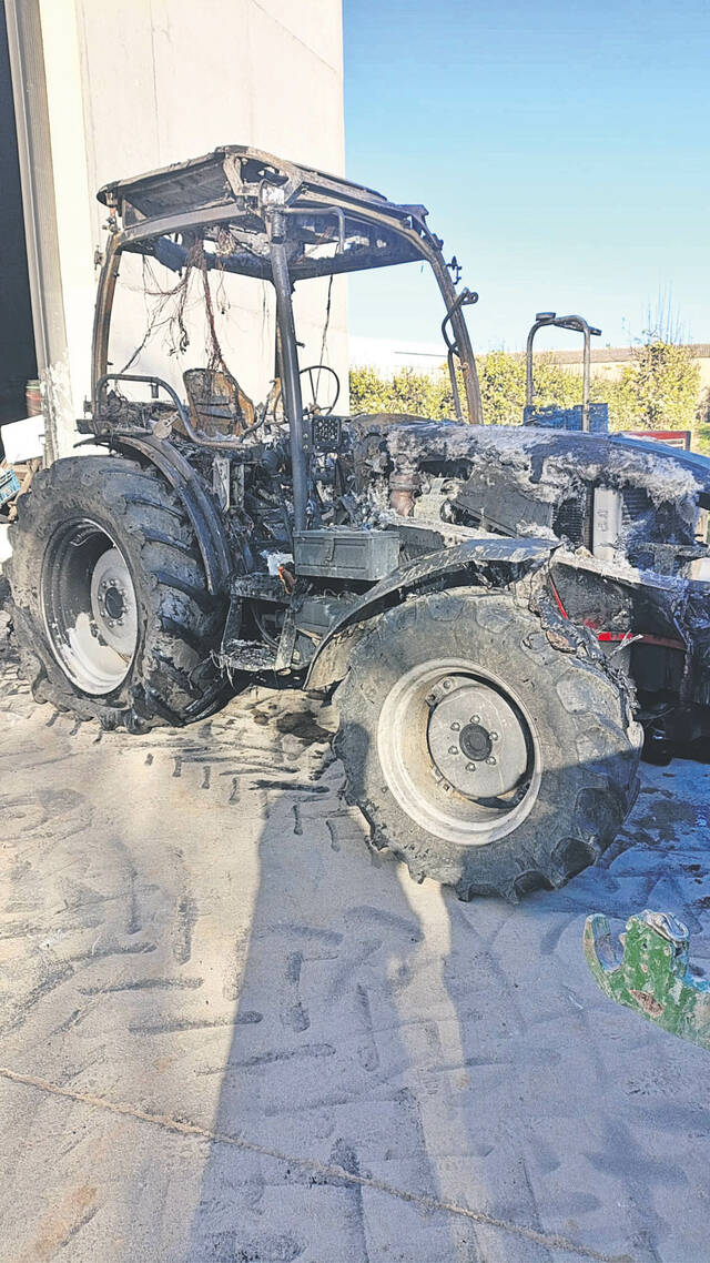 S’incendia un tractor en un magatzem dels Alamús