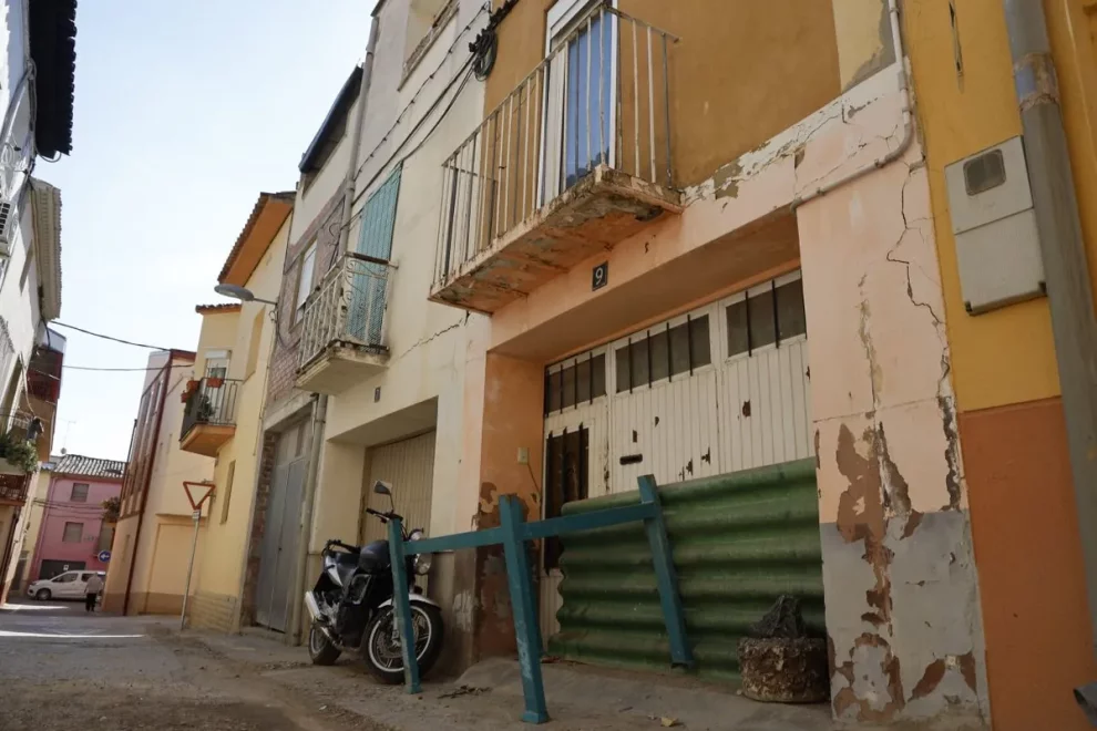 Soses desallotja dos cases al centre i assegurarà la zona