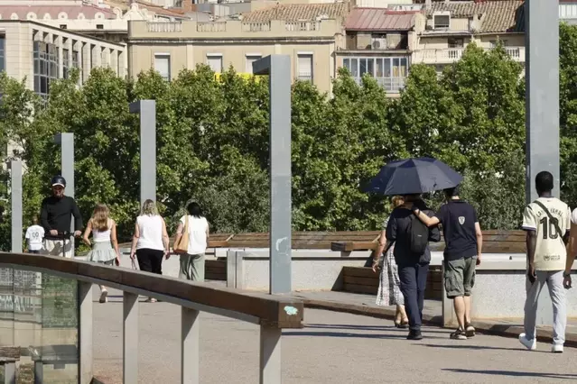 Una onada de calor insòlita posa a prova col·lectius vulnerables i treballadors