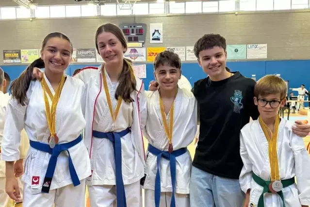 Vuit medalles per al Budokan en karate al XV Vila de Torrefarrera