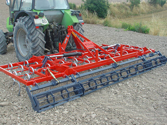 Vibrocultivador 30x12 -  Suspendido