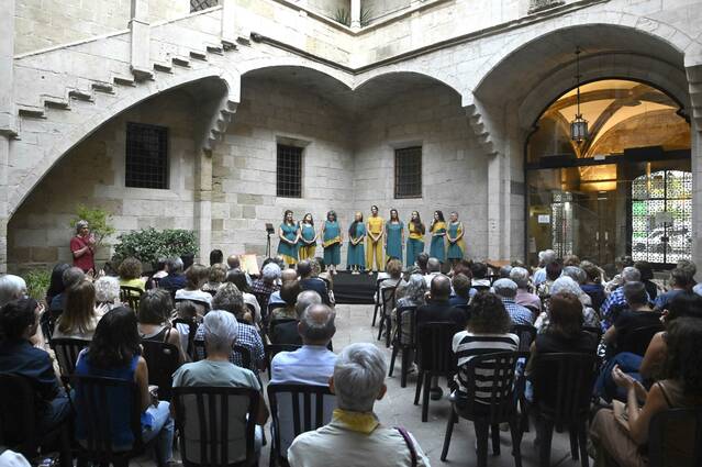 El Cor Galindaina porta la polifonia tradicional i la música d’arrel al Pati de l’IEI