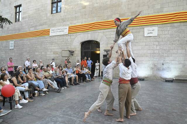 L’espectacle ‘Aleta’ uneix món casteller i dansa contemporània per parlar d’identitat, arrel i comunitat al cicle de la Diada de l’IEI