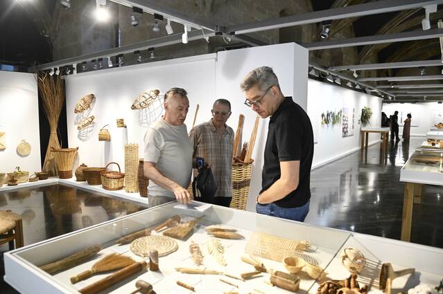 L’IEI inaugura una exposició etnobotànica de gran format que reivindica els usos, els oficis i la saviesa popular vinculada a les plantes