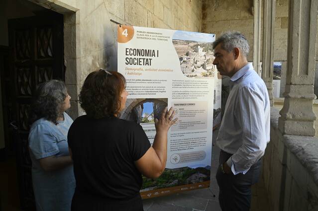 Una nova exposició posa el focus en els pobles abandonats com a font de coneixement per planificar el futur del territori