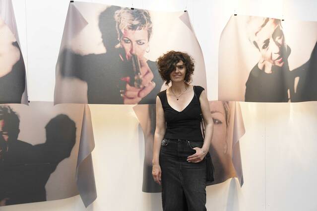 Vanessa Pey reflexiona sobre el cos com a espai d’identitat, transformació i resistència en una exposició a la sala La Gòtika de l’IEI