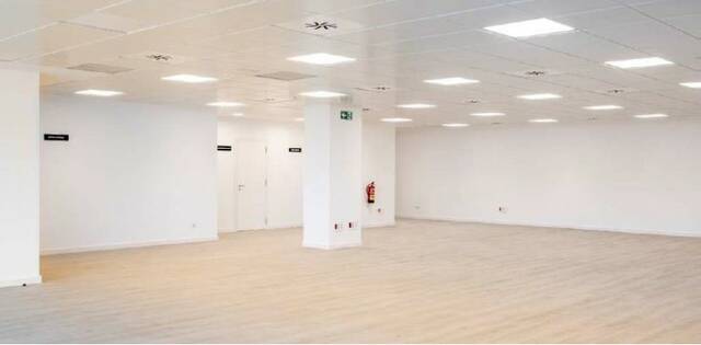 Edificio industrial en L'Hospitalet de Llobregat Ref.803