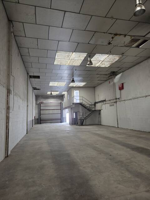 Edificio industrial en Montcada i Reixac Ref.804